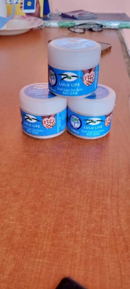 Shea butter body scrub with a beautiful smell, good for smoothing and moisturizing skin. 250ml