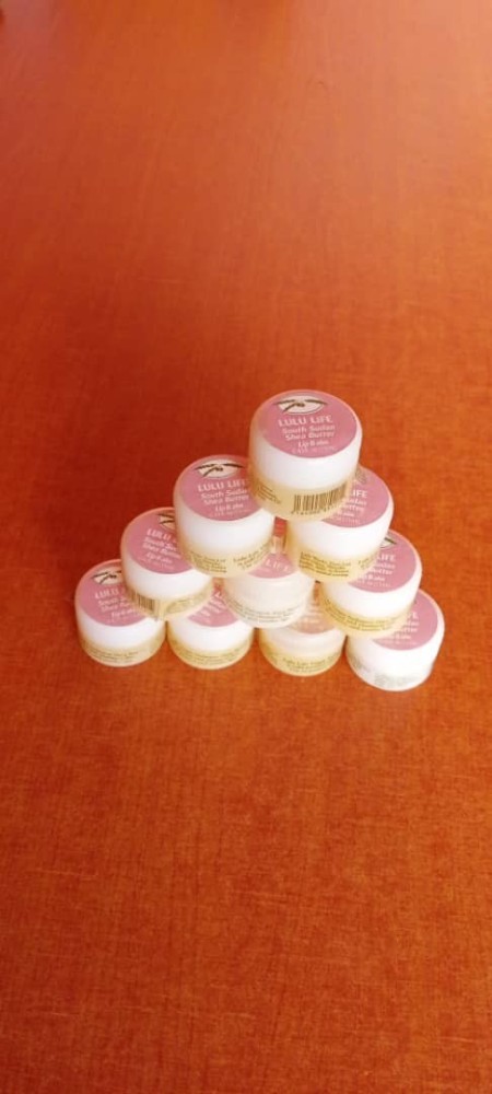 Lip balm with a beautiful smell, good for smoothing and moisturizing dry lips