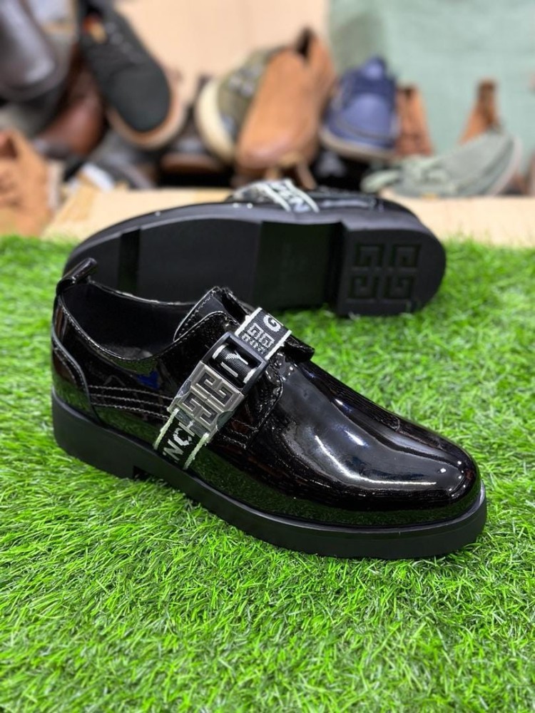 Shinney black givenchy shoe