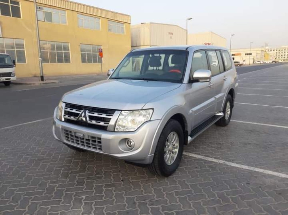 Mitsubishi pajero 2014