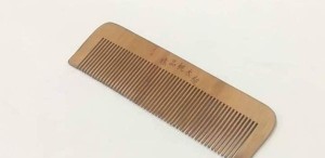 Wooden comb Nourishes the hair and scalp. Boosts hair growth.