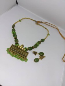 Bead necklace and jewellery