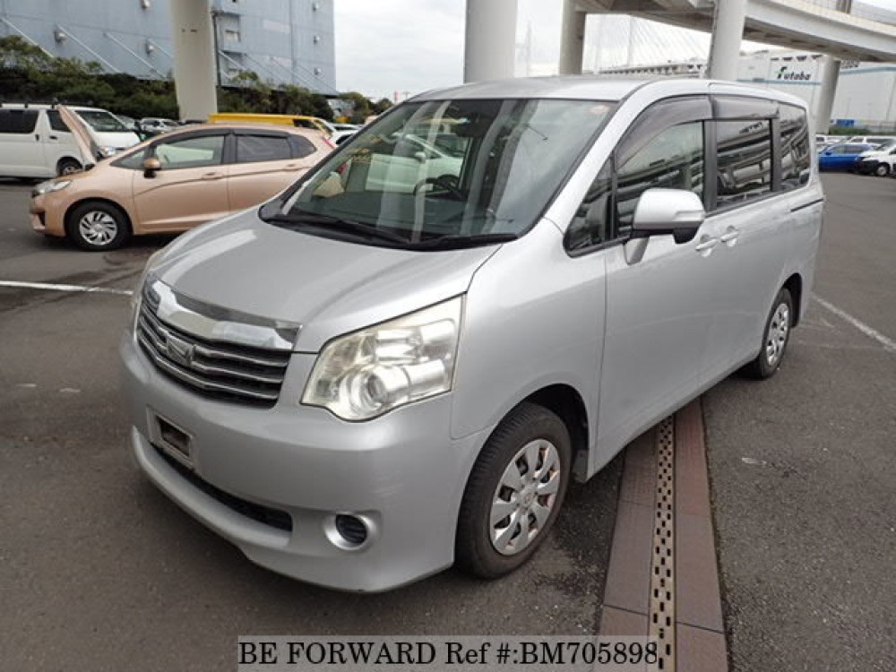 2012 TOYOTA NOAH YY