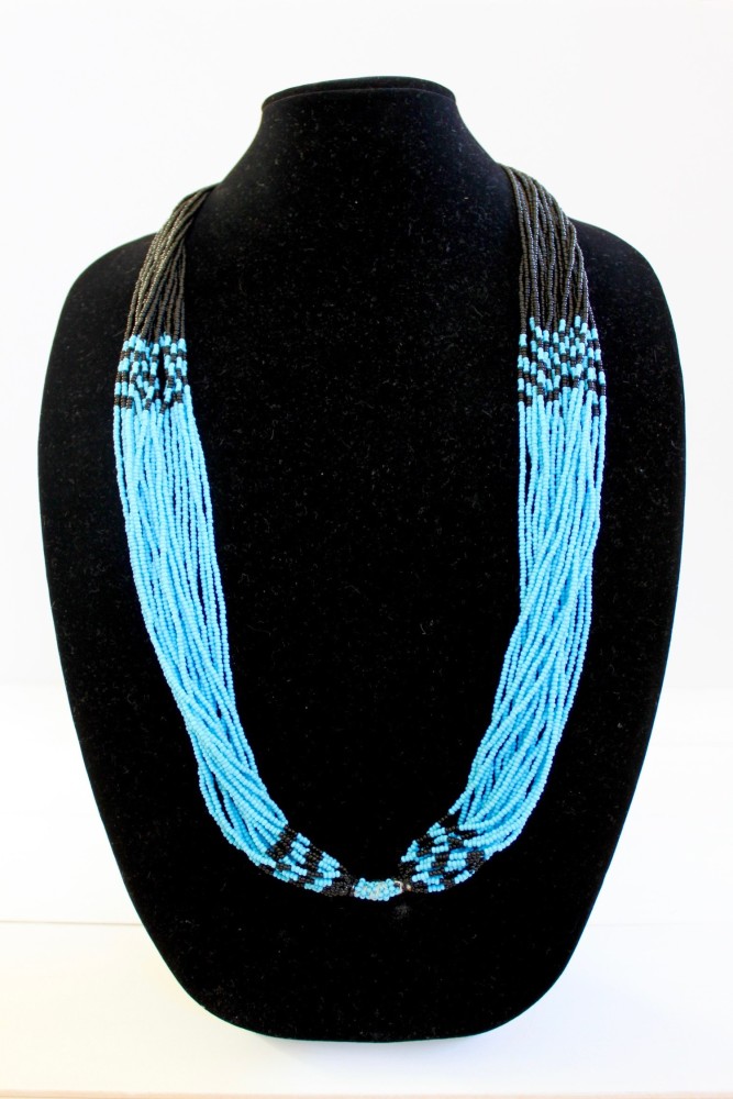 Mundari necklace with twist
