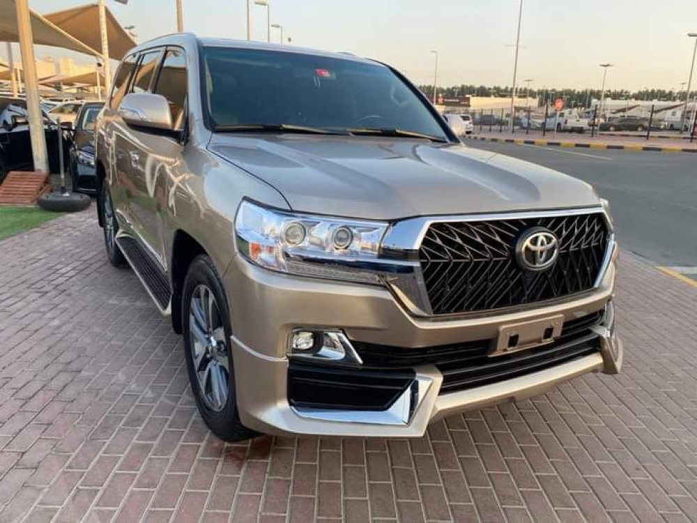 Toyota Land cruiser 2014 Diesel Automatic ENGINE capacity: 4.4 cc Seat: 7