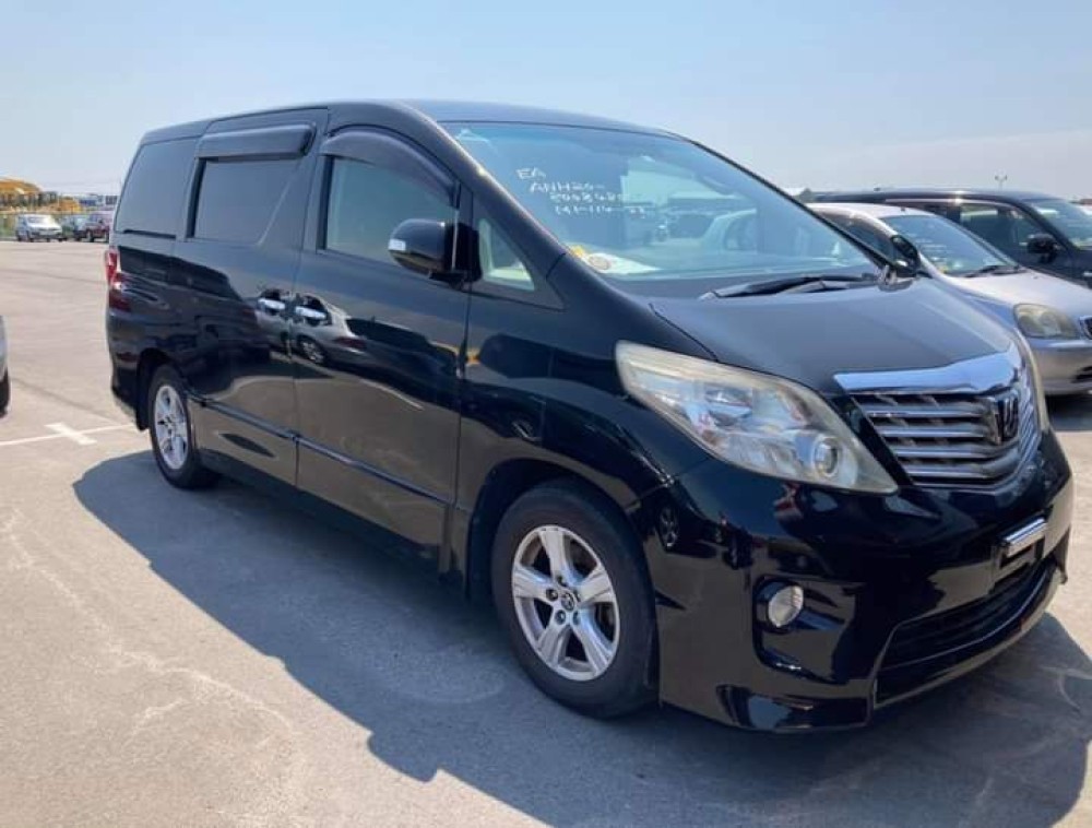 TOYOTA Alphard (2008)