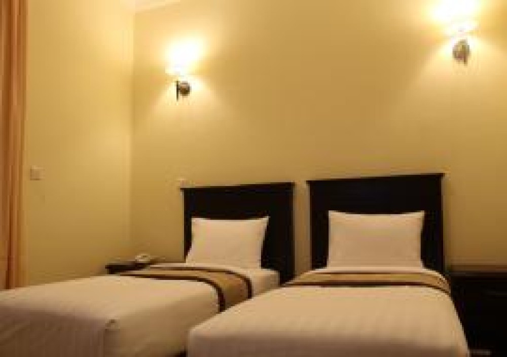 Twin Standard Room with Breakfast in Panorama Sarovar Portico Hotel