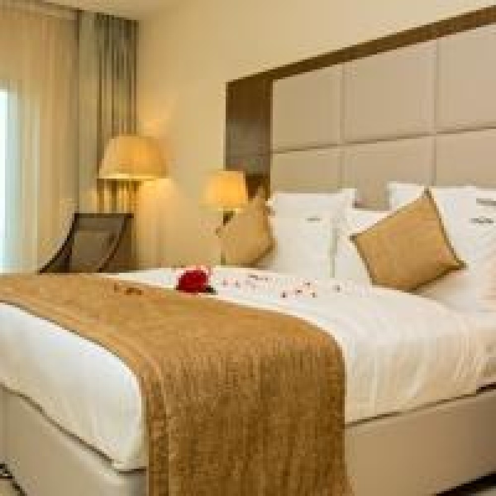 BUDGET DOUBLE ROOM in Pyramid Continental Hotel