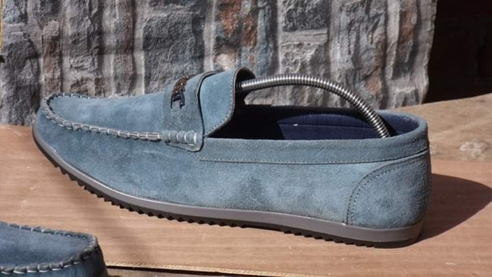 GRAY SHOES FOR MEN YOU CAN FIND IT IN GUDELE 2