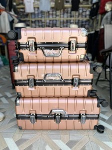 Suitcases with small, medium and big size