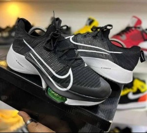 black Nike  located in custom market contact steven on 092881 1289 70000ssp