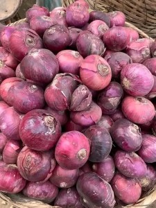 Red onion 1 kg is 15,000ssp